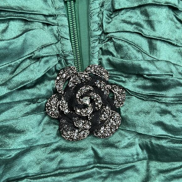 BCBGMaxAzira Tristina Deep Evergreen Scrunch Style Mini Dress Flower Sexy BK6 - Picture 12 of 12